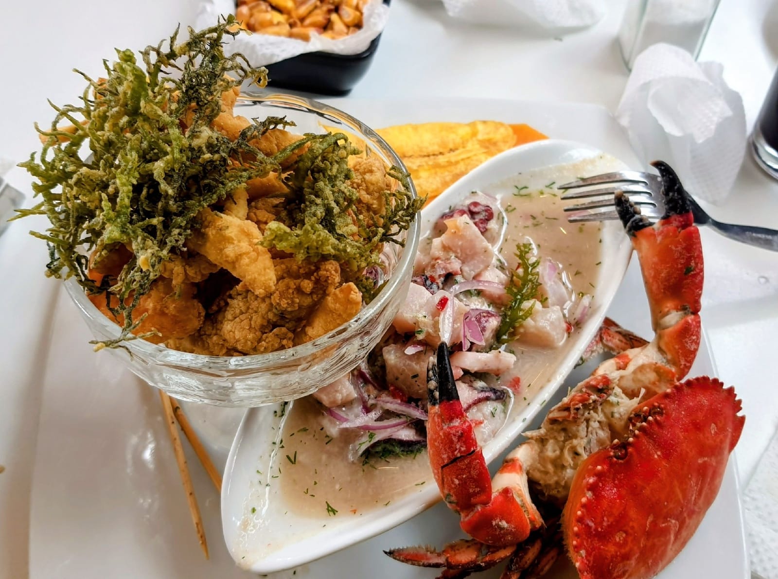 Panamanian dishes and seafood on a table