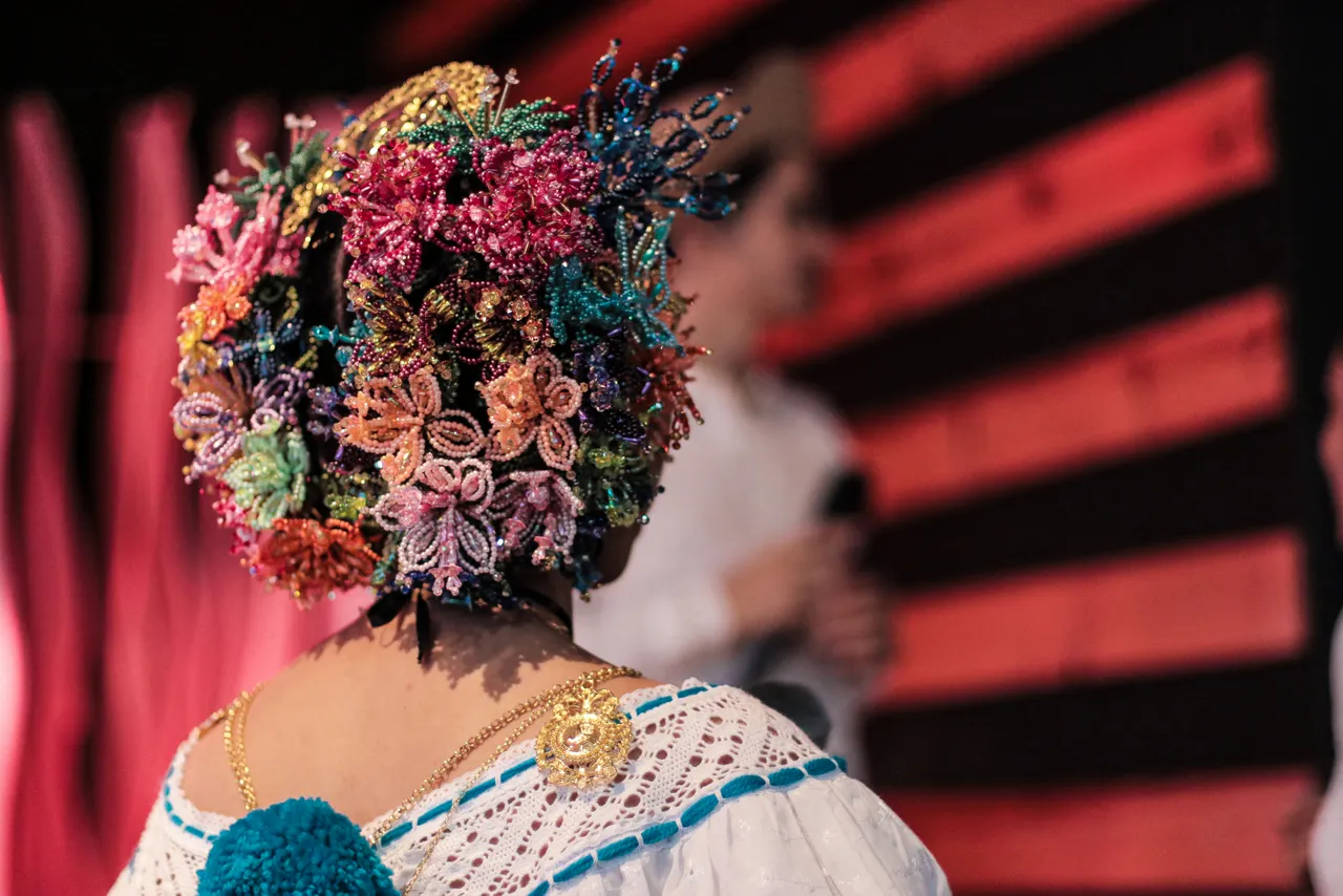 A festive headdress worn with the pollera, adorned with beaded flowers