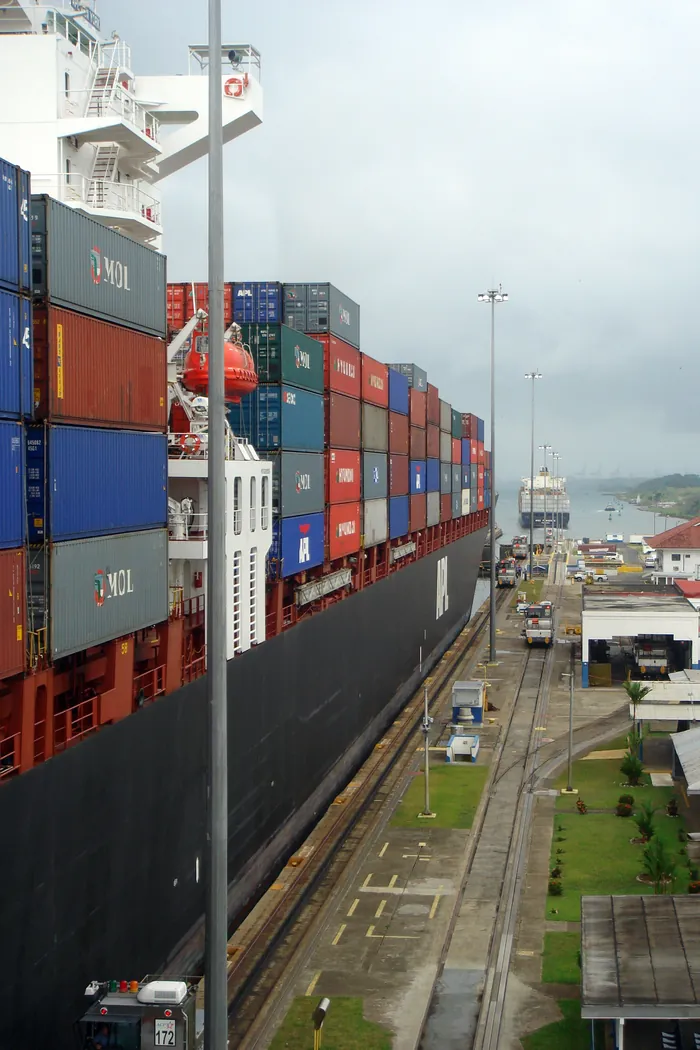 A container ship in a Panama Canal lock: walls of multicolored containers